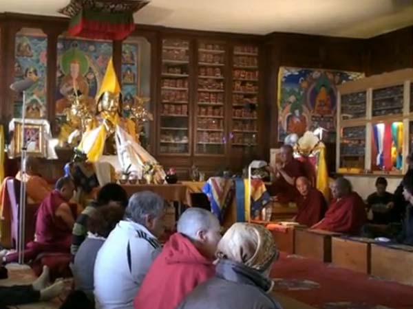 RABTEN CHOELING LE MONT PÈLERIN:  RINPOCHE GIVING BLESSINGS