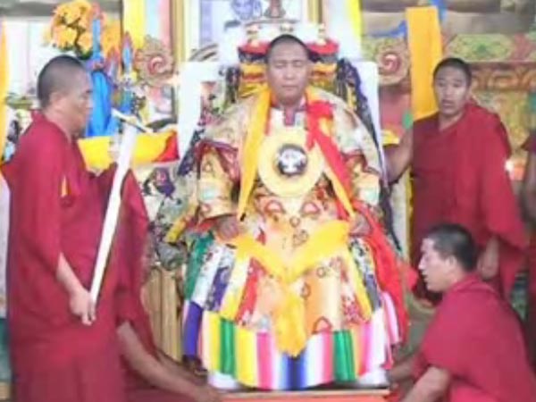 THE ORACLE TAKING TRANCE OF DORJE SHUGDEN AT THE OFFICIAL OPENING OF SHAR GADEN MONASTERY IN OCT 2009 - GRAND AUDIENCE FOR THE PUBLIC WITH DHARMAPALA SETRAP AND DORJE SHUGDEN 